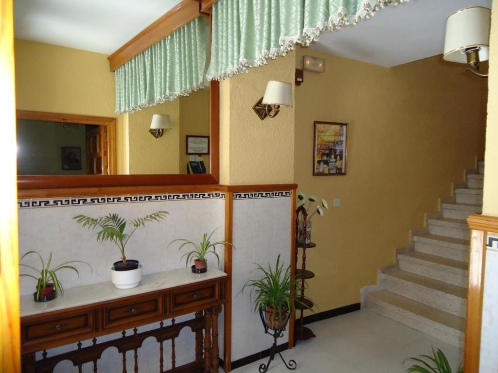 Hostal Los Claveles Baena Buitenkant foto
