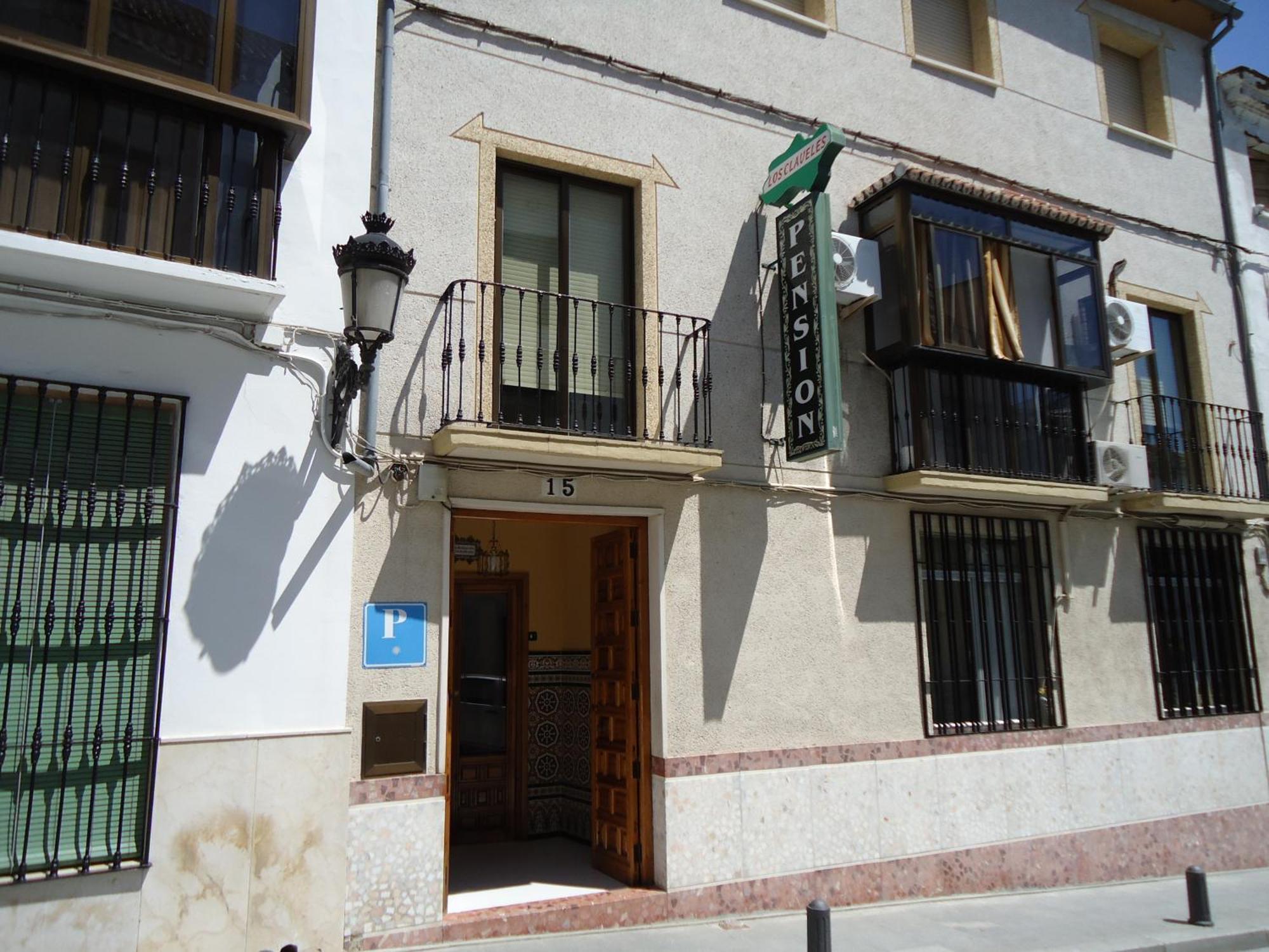 Hostal Los Claveles Baena Buitenkant foto